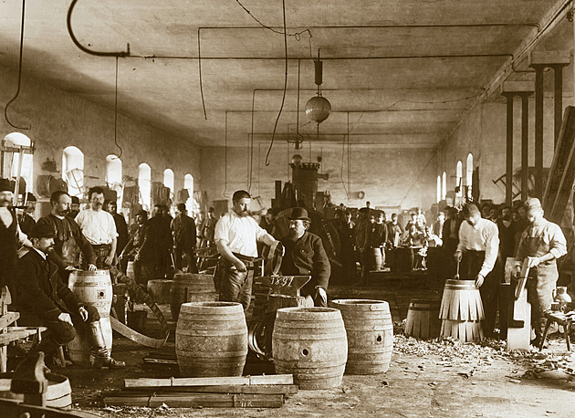 Před sto padesáti lety se v pivovaru pracovalo tvrdě a velmi namáhavě....