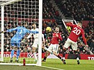 David de Gea v brance Manchesteru United zasahuje v utkání proti Leedsu.