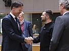 Nizozemský premiér Mark Rutte a ukrajinský prezident Volodymyr Zelenskyj na...
