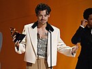 Zpvák Harry Styles pebírá cenu Grammy