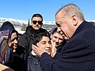 Mezi postienými. Turecký prezident Erdogan pijel do oblasti na jihovýchod...