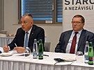 Ministr průmyslu a obchodu Jozef Síkela (druhý zleva) na tiskové konferenci po...