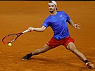 eský tenista Tomá Machá v duelu Davisova poháru s Portugalem Joaem Sousou.
