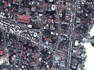 Satelitní snímky provizorních tábor a budov v tureckém Nurdagi poniených v...