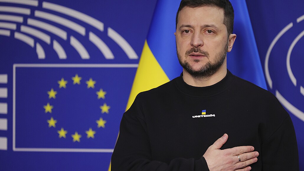 Ukrajinský prezident Volodymyr Zelenskyj dorazil do Evropského parlamentu. (9....