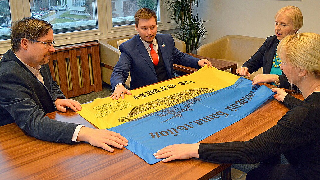 Nkterým obyvatelm Olomouckého kraje vadí vyvování ukrajinských vlajek....