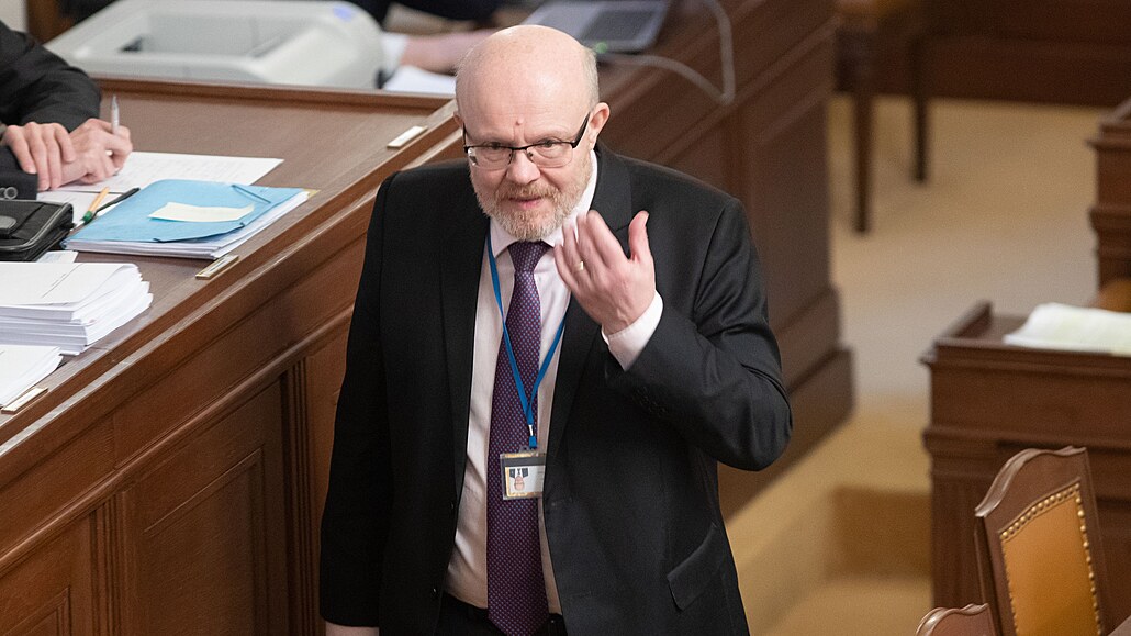 Ministr zdravotnictví Vlastimil Válek ve Snmovn