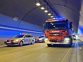 V Lochovském tunelu boural náklaák a dodávka, v míst se tvoí kolony (9....