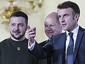 Ukrajinský prezident Zelenskyj se v Paříži setkal s francouzským prezidentem...