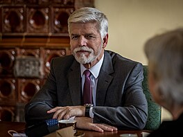 Nov� zvolený prezident Petr Pavel na sch�zce s prezidentem NKÚ Miloslavem...