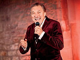 I zpváci Milan Drobný a Karel Gott kdysi dlali cyklistiku závodn. S Drobným...
