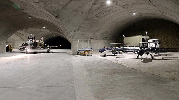 rnsk letectvo ukzalo snmky ze sv nov oteven podzemn zkladny, kter nese nzev Orel 44. (7. nora 2023)