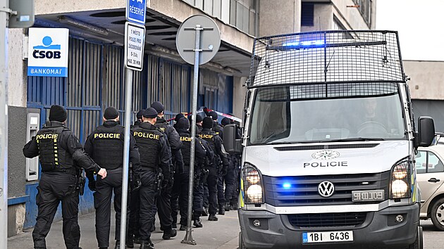 Policie musela dnes ráno vyklidit hlavní poštu v Brně. Důvodem je oznámení o bombě.