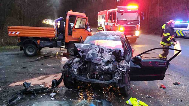Vážná dopravní nehoda osobního auta a multikáry u Šebrova na Blanensku.