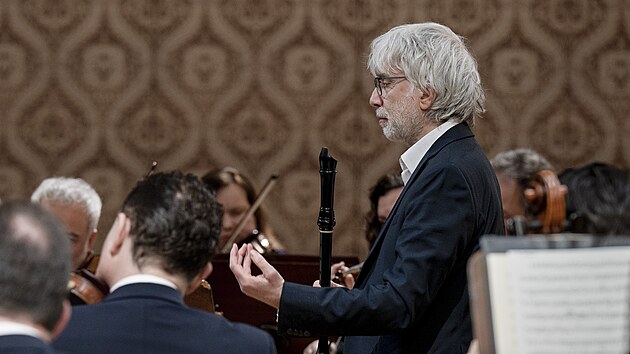 Dirigent a fltnista Giovanni Antonini na koncert v praskm Rudolfinu