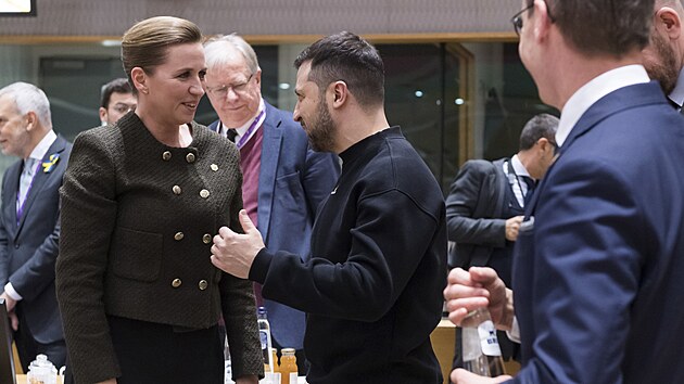 Dánská premiérka Mette Frederiksenová a ukrajinský prezident Volodymyr Zelenskyj na summitu EU. (9. února 2023)