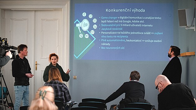 Vědci z Olomouce představují svůj vynález umožňující s pomoci textu profilovat osoby.