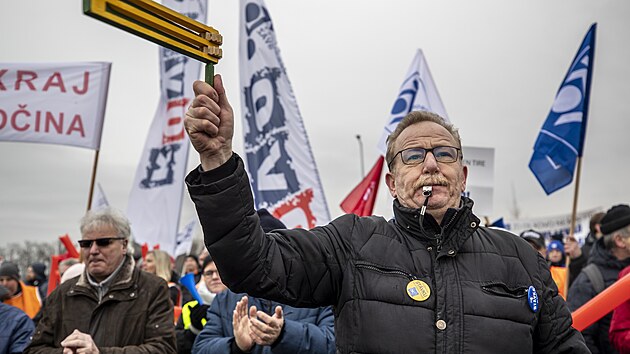 Demonstrace odbor a zamstnanc  jihokorejskho vrobce pneumatik Nexen Tire v prmyslov zn Triangle. Akci podal odborov svaz Kovo. (6. nora 2023)