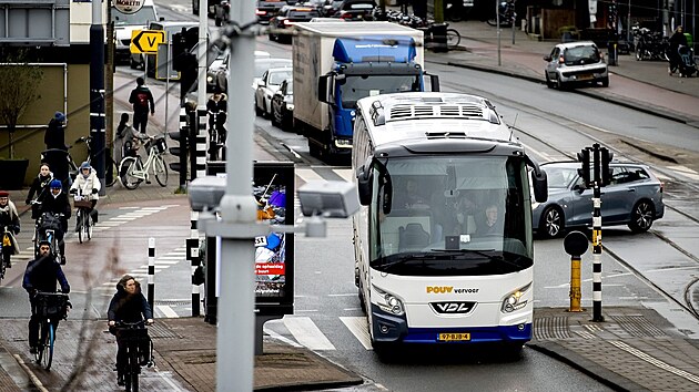 Turistick autobusy budou v centru Amsterdamu od roku 2024 zakzny. (2. nora 2023)