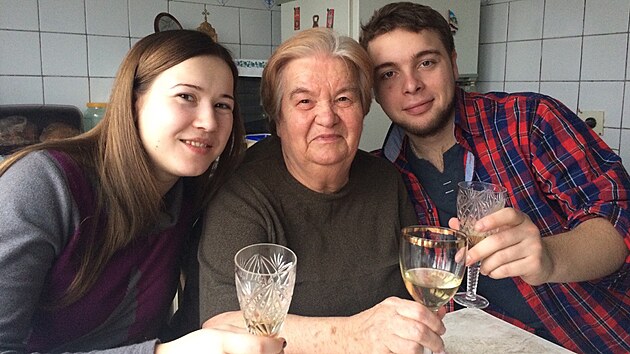 Společné chvíle z paměti nevymizí. Autorka Deníku Ukrajinky Anna Rybak s manželem Danilem a milovanou babičkou Ljudmilou Gavrilovnou v dobách míru