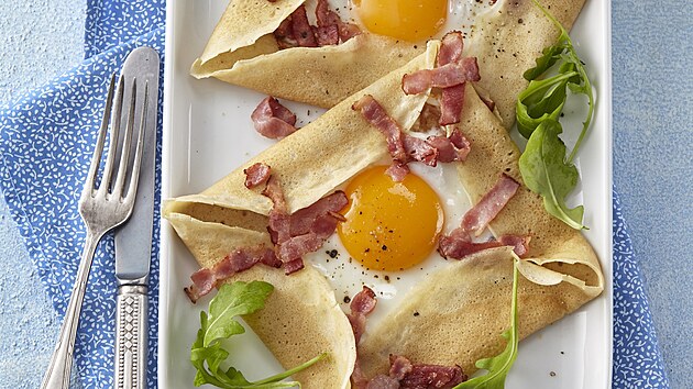 Pala�inky s vejcem a slaninou