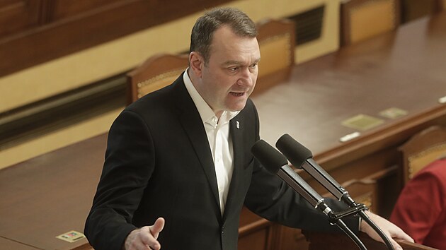 Předseda poslaneckého klubu SPD Radim Fiala ve Sněmovně tvrdil, že novou brannou legislativu může vláda využít k vyslání českých vojáků na bojiště na Ukrajině.