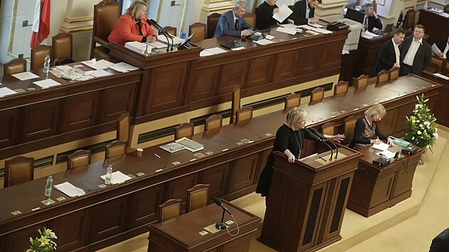Alena Schillerová na jednání ve Sněmovně (9. února 2022)