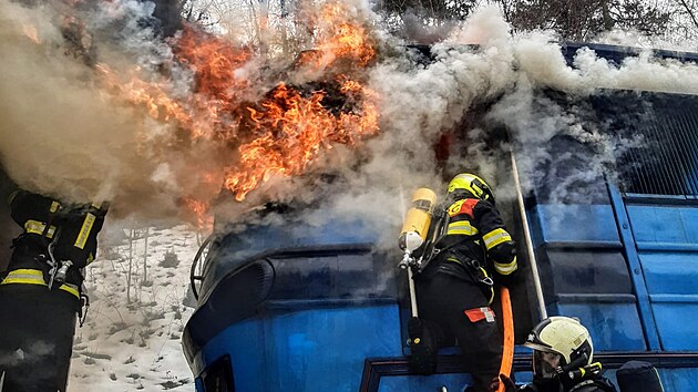 Hasiči zasahovali u hořící lokomotivy nedaleko Budějovic.