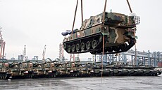 Gdyně. Do Polska dorazily první korejské houfnice K9 Thunder a tanky K2 Black...