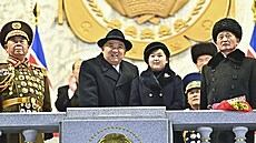 Kim ong-un dohlíel na pehlídku u píleitosti 75. výroí zaloení...
