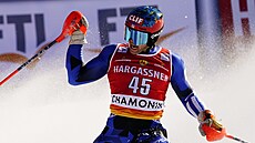 AJ Ginnis se z 23. místa po 1. kole se dostal ve slalomu v Chamonix na druhou...