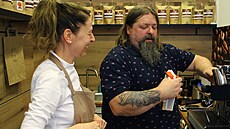 P�ed �esti lety p�i�el Miroslav Pe�áz k práci s kávou. V Novém M�st� na Morav�...