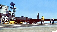 Lockheed U-2R na palub letadlové lodi USS America