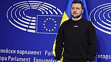 Hollywoodský herec Sean Penn p�edal v listopadu 2022 Volodymyru Zelenskému svého Oscara