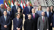 Ukrajinský prezident Volodymyr Zelenskyj dorazil na summit lídr EU. (9. února...