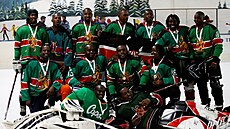 Keňský národní tým Ice Lions se fotí po přátelském utkání s americkým mužstvem...