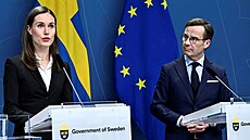 Finská premiérka Sanna Marinová a švédský premiér Ulf Kristersson na tiskové...