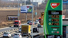 Rekordní ceny pohonných hmot za�aly po prázdninách klesat a benzin Natural 95...