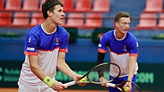 Jakub Meník trénuje na zápasy Davis Cupu v Portugalsku po boku Jiího Leheky.