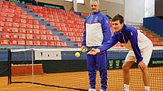 Jakub Meník s trenérem Jaroslavem Navrátilem pi tréninku na zápasy Davis Cupu...