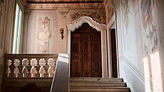 Impozantní schodiště s freskami z roku 1750 vede do takzvaného piana nobile...