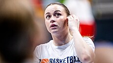 Kate�ina Zeithammerová Valentýna Kadlecová na tréninku �eských basketbalistek