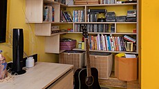 P�i výb�ru sk�íní a polic dávala Jana p�ednost sv�tlej�ím tón�m d�eva.