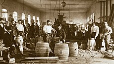 Před sto padesáti lety se v pivovaru pracovalo tvrdě a velmi namáhavě....
