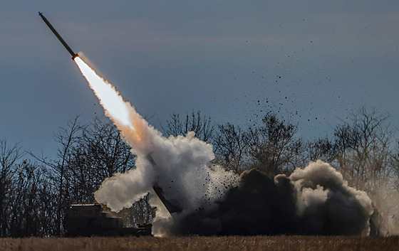 Raketomet HIMARS poblí Chersonu (7. listopadu 2022)