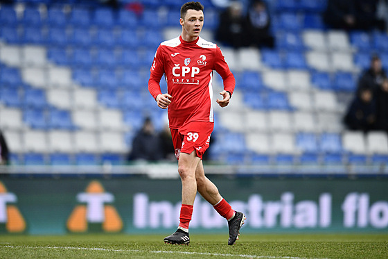 Pardubický Dominik Jano�ek v utkání s Mladou Boleslaví.