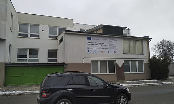 Potravinová banka Vyso�iny zatím sídlí v Led�i nad Sázavou v této pronajaté...