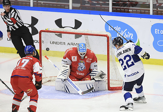 Arttu Ruotsalainen pidává tetí branku v utkání na védských hrách.