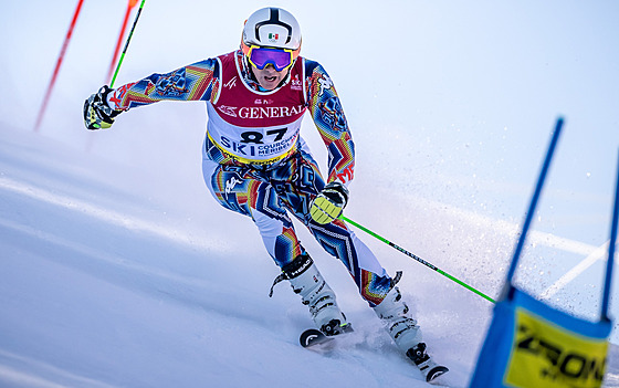 Princ Hubertus von Hohenlohe reprezentující rodné Mexiko se v obím slalomu na...