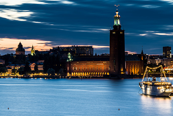 Historické centrum védského Stockholmu tsn po západu slunce (22. srpna 2022)